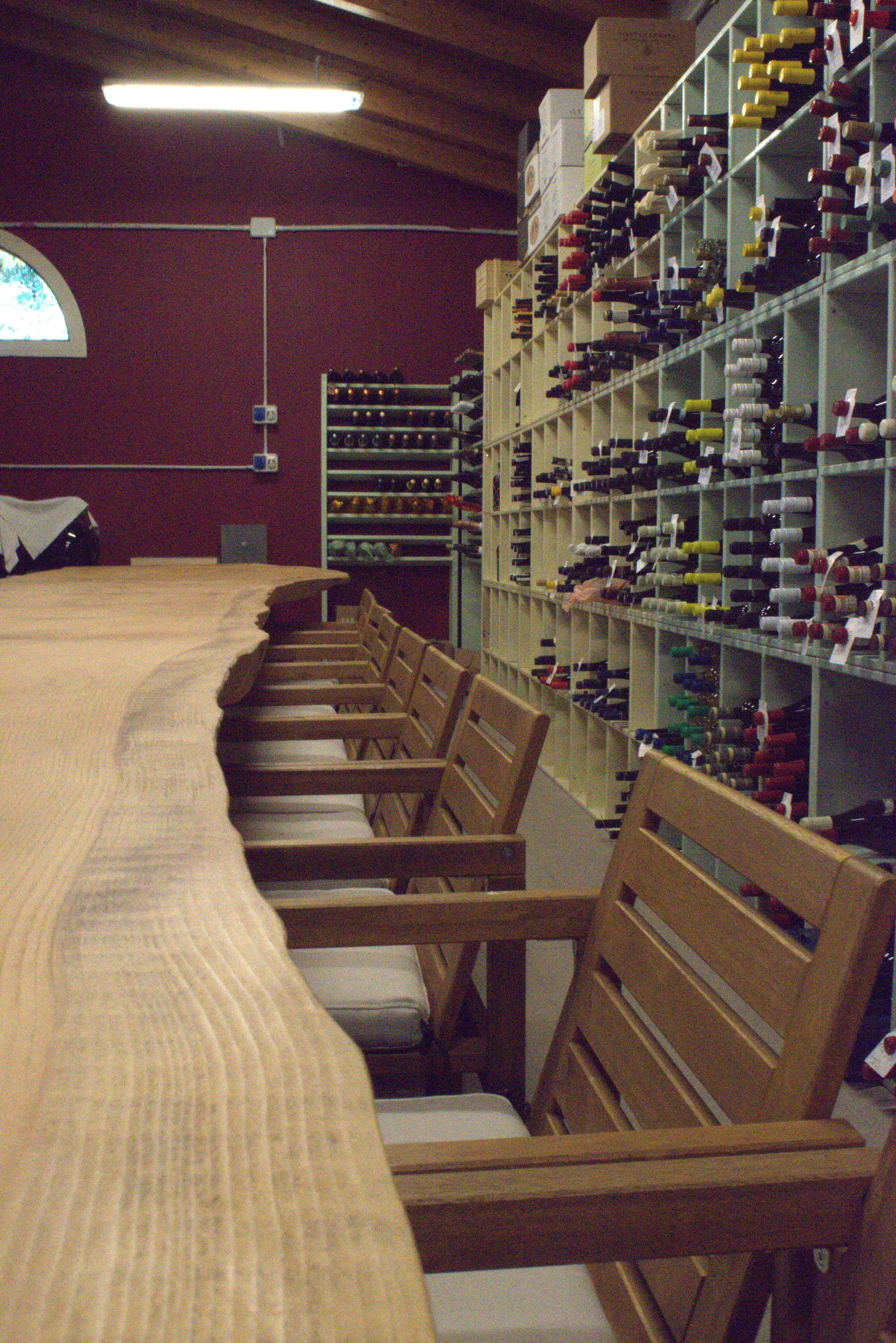 Tavolo e Cantina Vini
